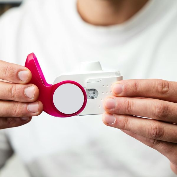 Abstract image representing calm airflow and breathing.